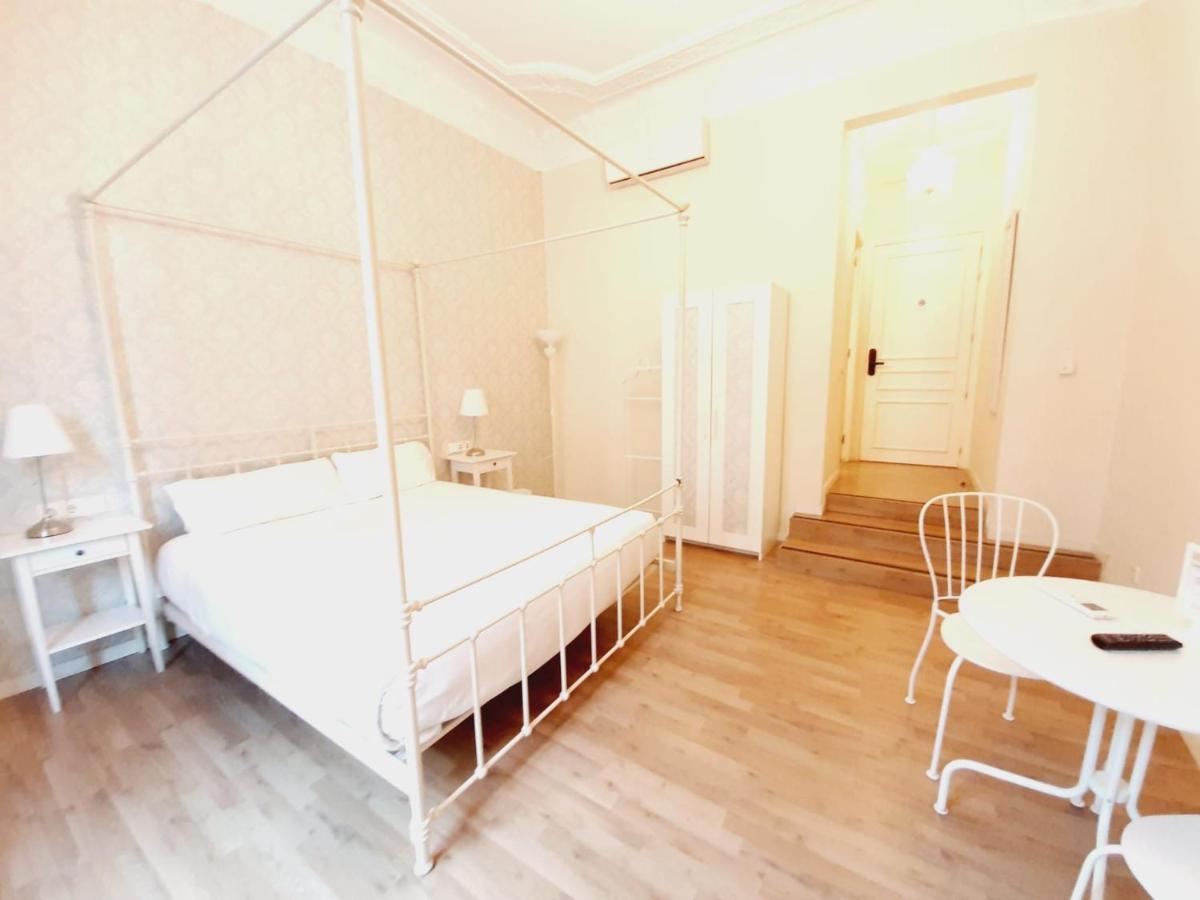 Lumine Luxury Suites By Gaiarooms Барселона Екстериор снимка